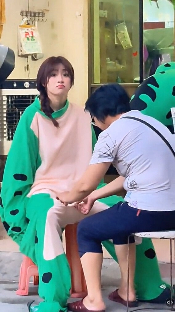 인형탈 알바녀 색기 넘치는 ㅎㄷㄷ 몸매