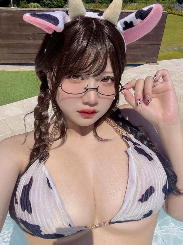 빨고 싶은 거유 미드 젖소비키니 안경녀