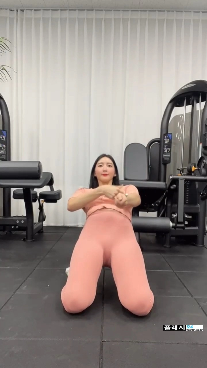 하체 근력테스트하는 응비 보톰한 y존 핑크 레깅스