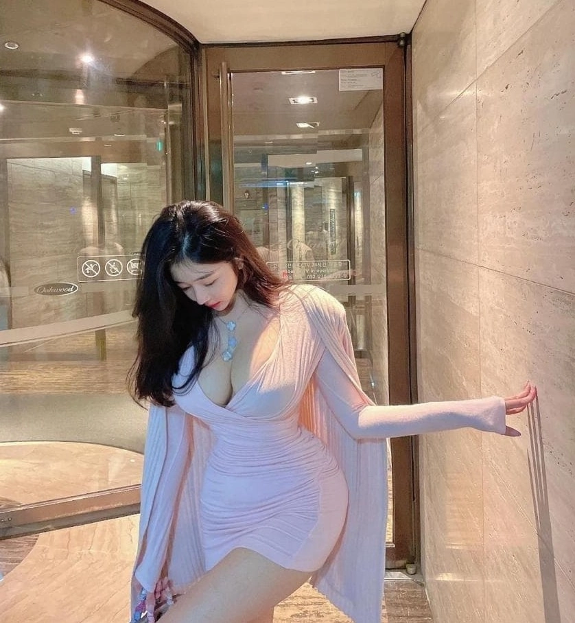 문열어줄것 같은 박음직스런 미시룩 몸매