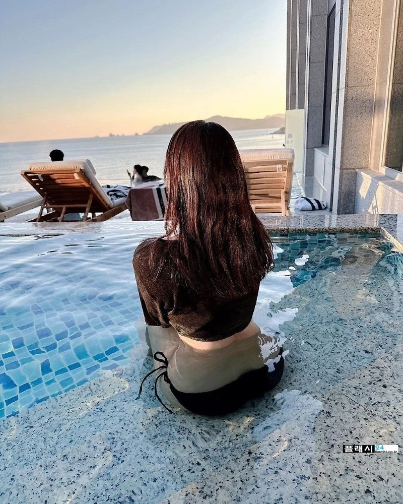 스트리머 코코 블랙 비키니 꽉찬 엉덩이