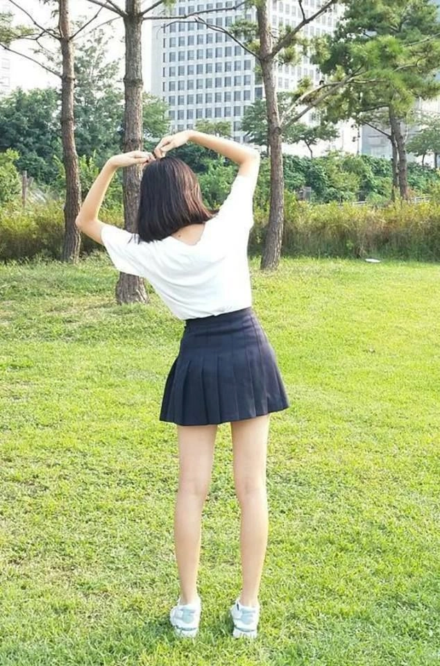 그때 그시절 여자들의 테니스치마 + 반스 조합..하앍