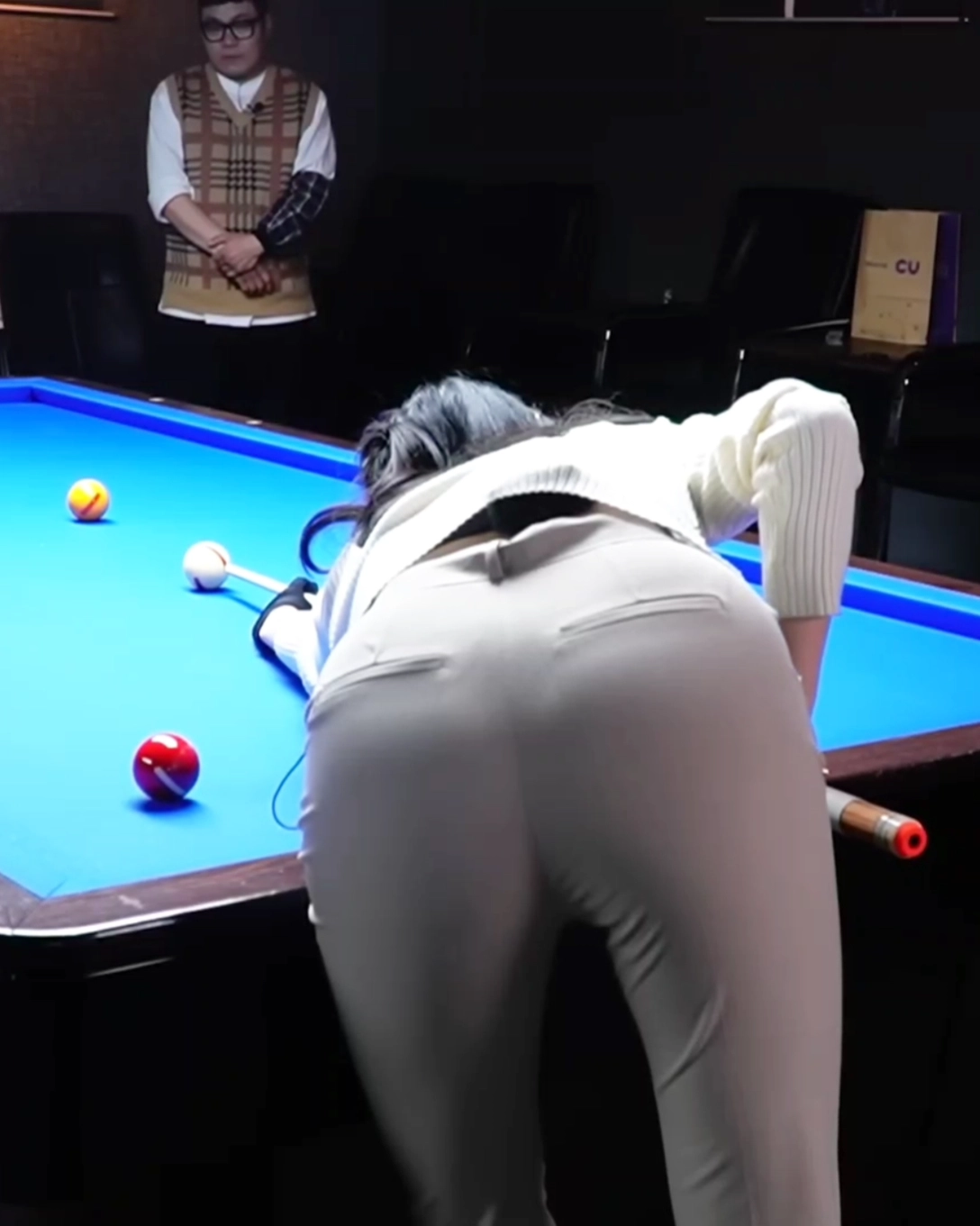 글래머 당구여신 정수빈 타이트한 베이지색 바지 엉태