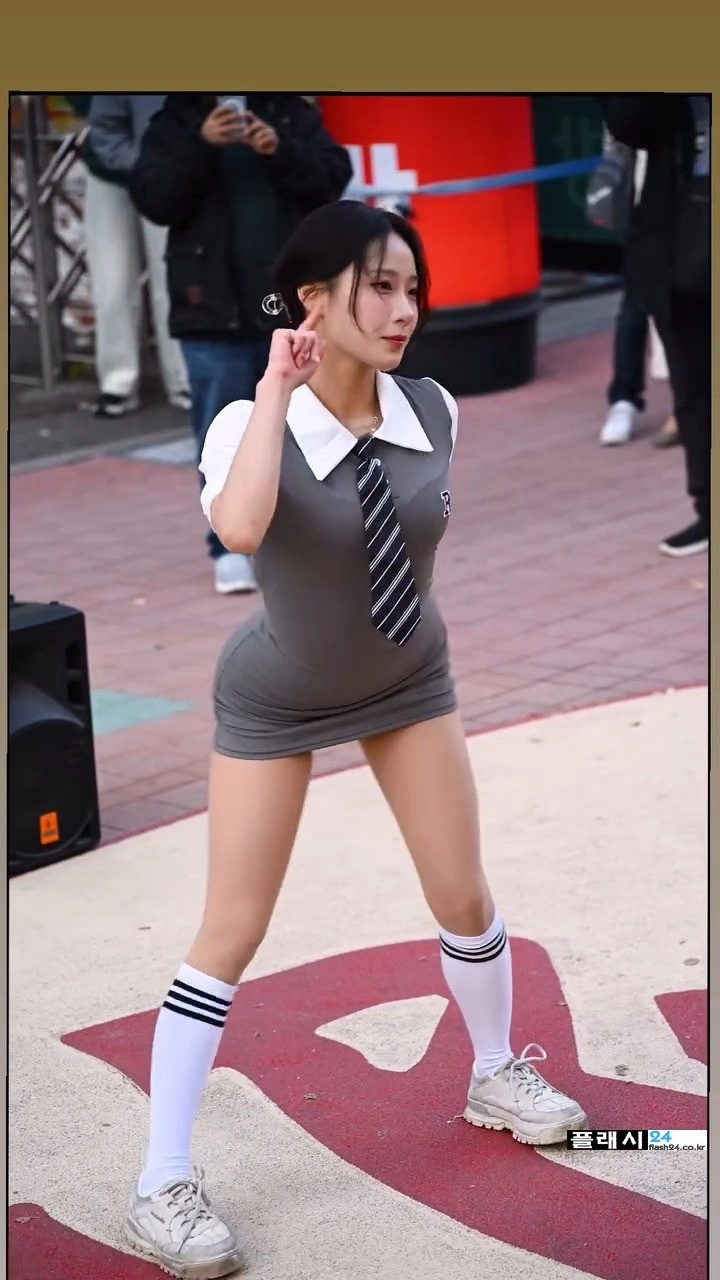 홍대버스킹 댄스팀 클락 정인 밀착원피스