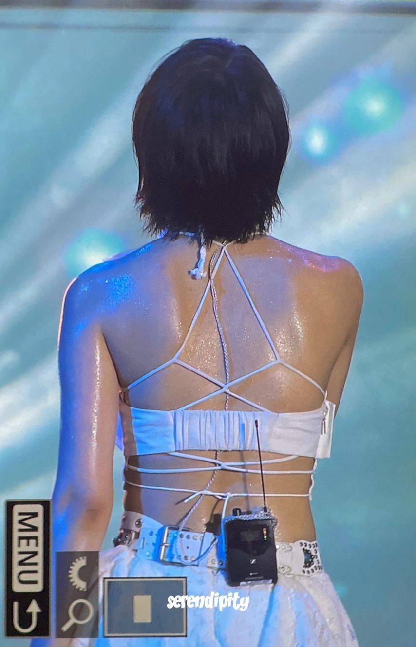 단발로 변신 비비지 신비 땀으로 샤워한 흰 브라탑 등짝 레전드