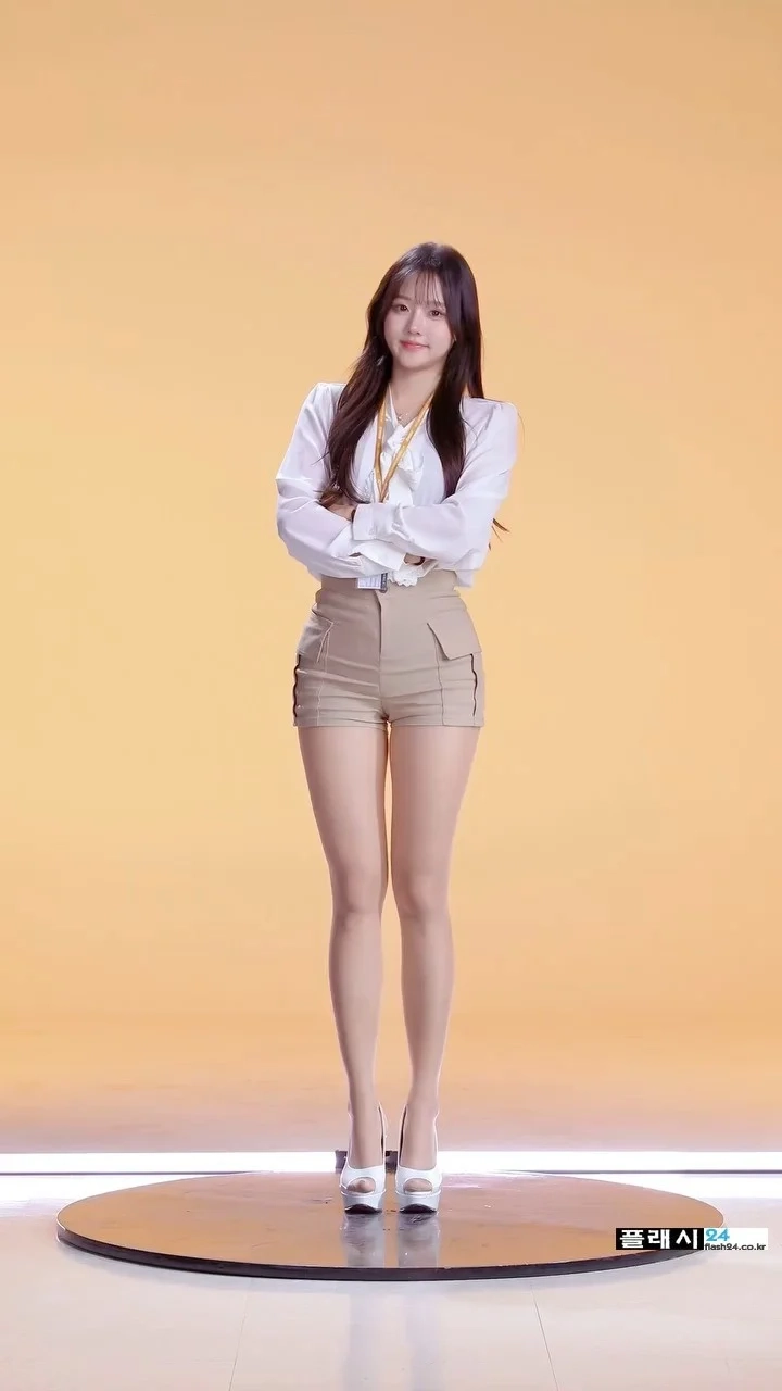 치어리더 강수경 살색 팬츠 ㄷㄲ 자국 전신짤