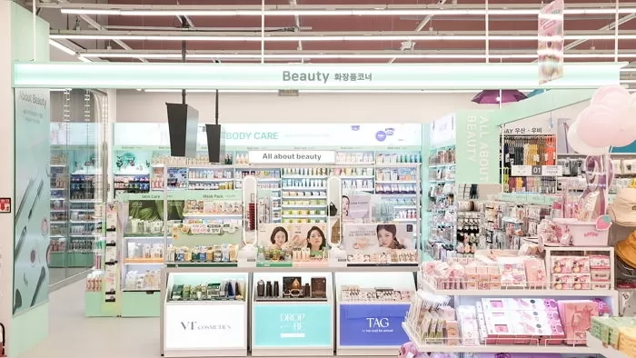 올리브영 대항마가 됐다는 다이소 화장품 코너