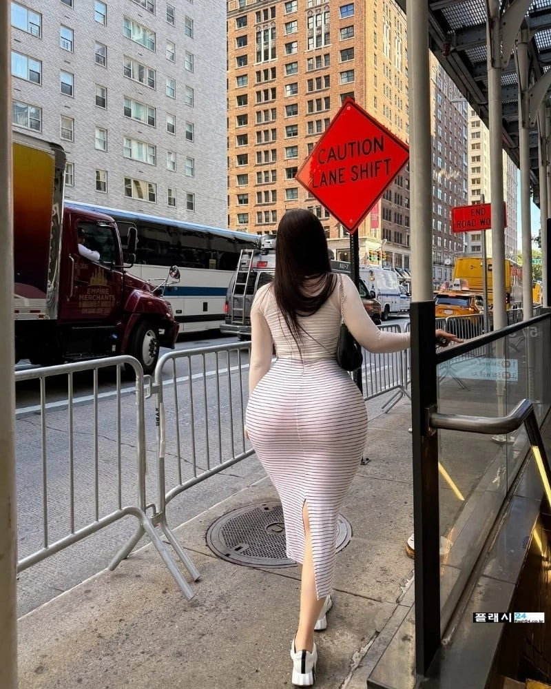 유튜버 애프리 더 커진듯한 엉태 t팬티 노출