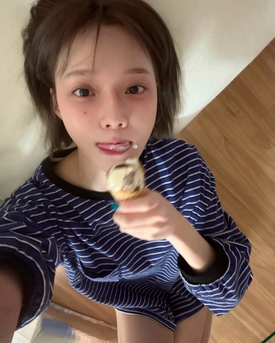 에스파 윈터가 올린 찐 일상생활 셀카