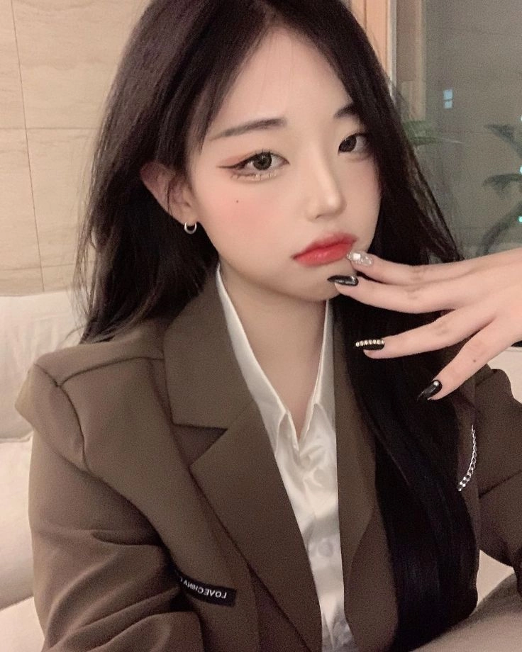 밴드 데뷔하고서 자기한테 맞는 화장법을 찾은 QWER 히나