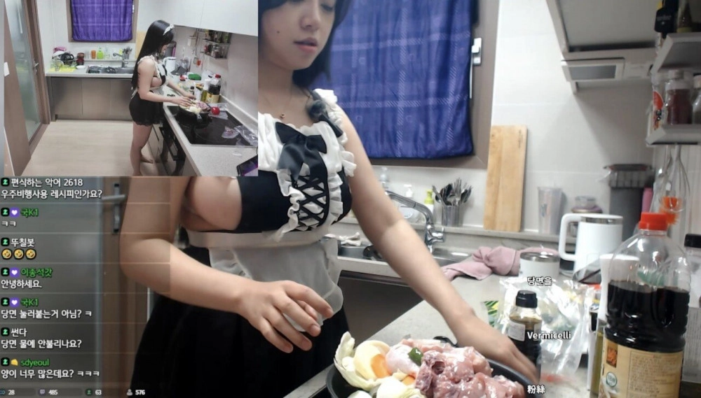 해까닥여울이 메이드복 옆으로 삐져나온 사이드붑