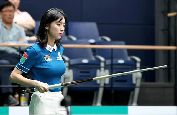 글래머 당구여신 정수빈 타이트한 베이지색 바지 엉태