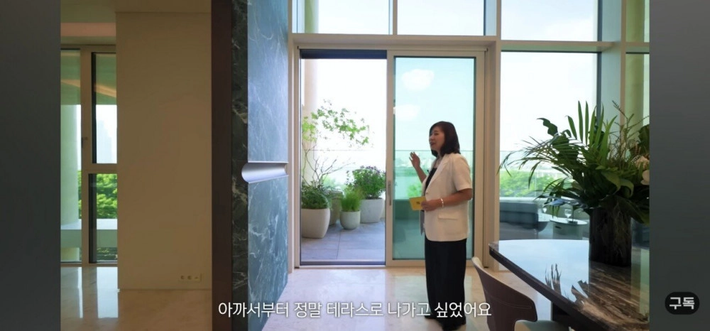 유튜브에 최초로 공개된 매매가 300억 에테르노 청담 내부