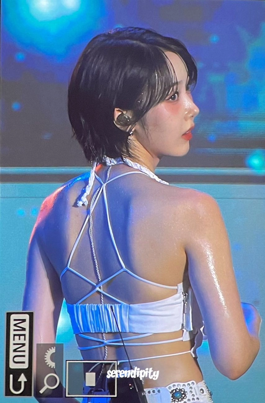 단발로 변신 비비지 신비 땀으로 샤워한 흰 브라탑 등짝 레전드