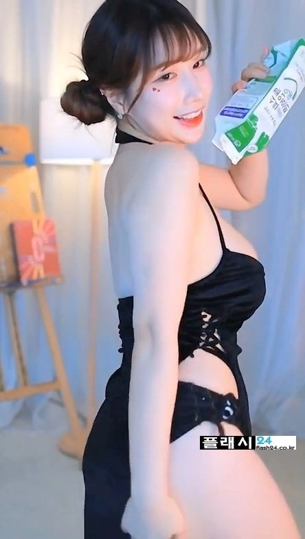 여캠 그릴래영 옆트임 블랙 치파오 우유 댄스