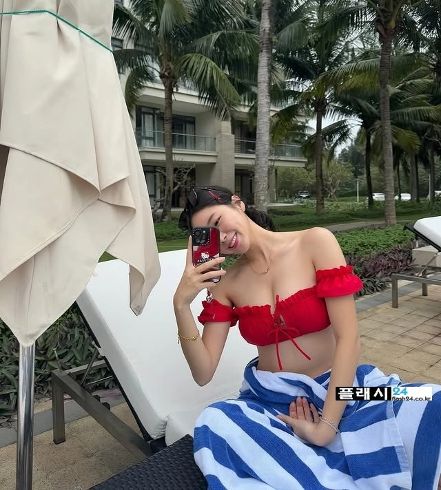 휴가 떠나 치어리더 안지현 슴골 노출 모음집