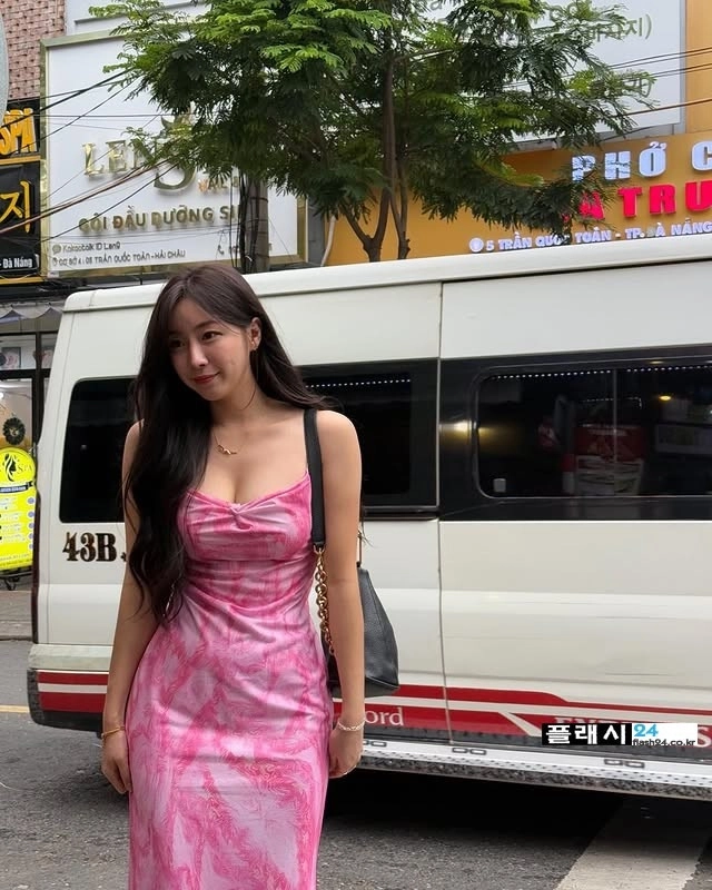 휴가 떠나 치어리더 안지현 슴골 노출 모음집