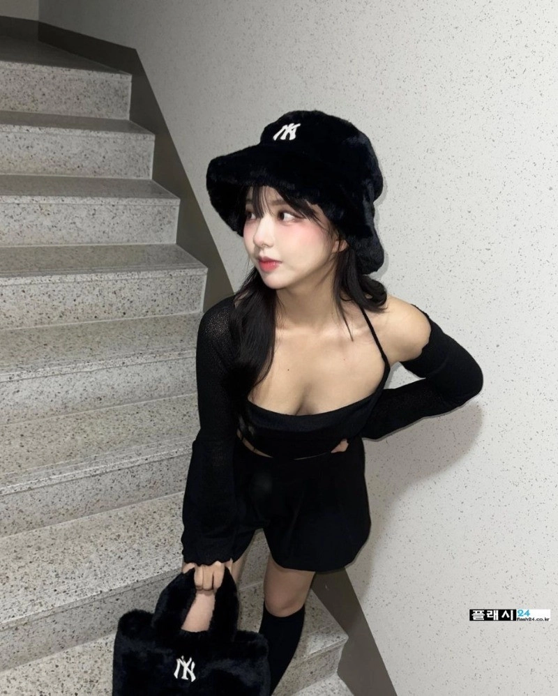 조승이 무신사 모델 비키니 은근한 슴골 모음