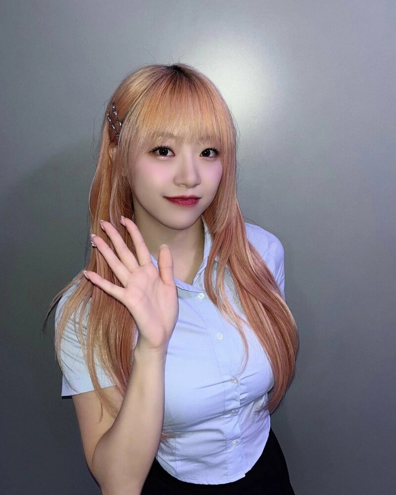 교복 셔츠가 터질듯한 가슴 볼륨감 시그니처 지원