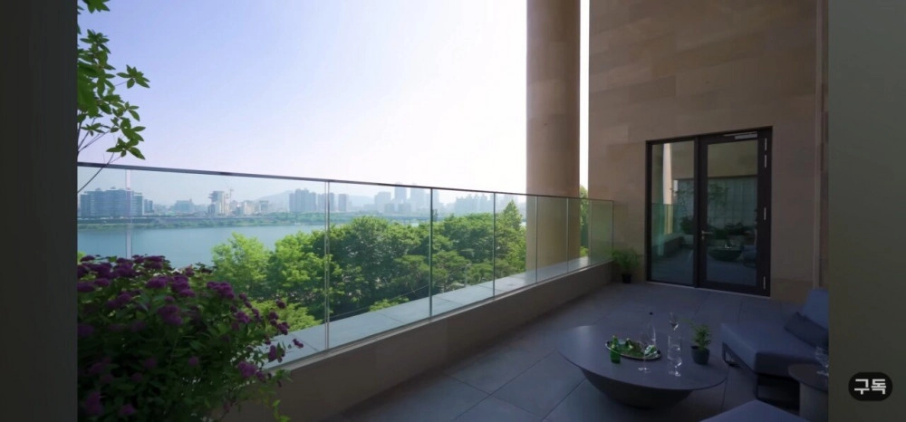 유튜브에 최초로 공개된 매매가 300억 에테르노 청담 내부