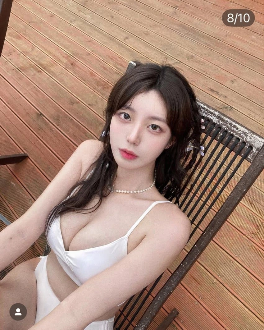 일로하 비키니 실루엣으로 치지직 계보 잇는 신입 여캠