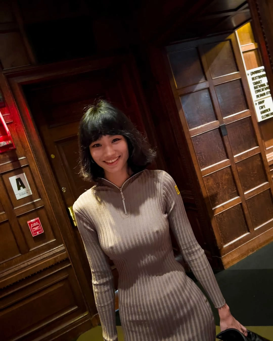 이희은 꼭지 도드라진 초밀착 노브라 원피스