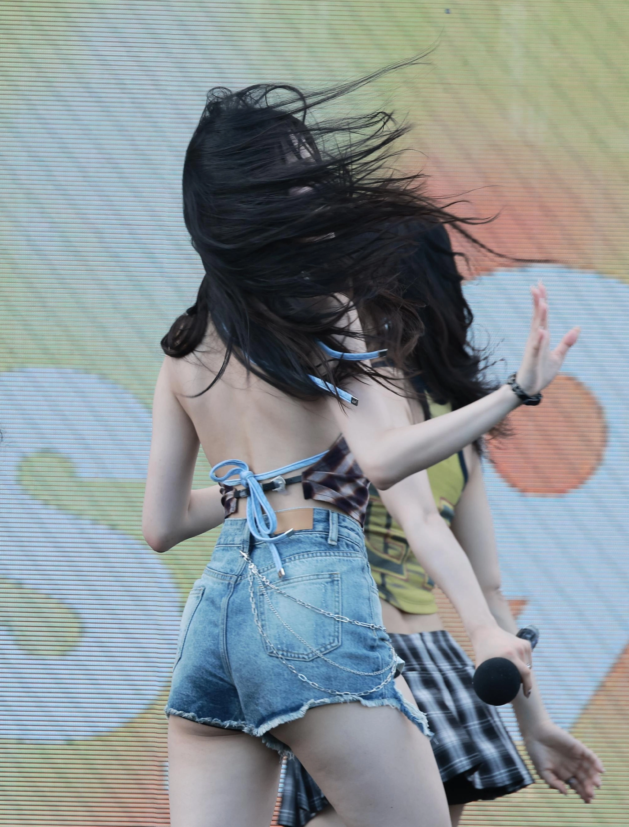 백지헌 엉밑살 매끈하게 드러난 워터밤 고화질 직찍