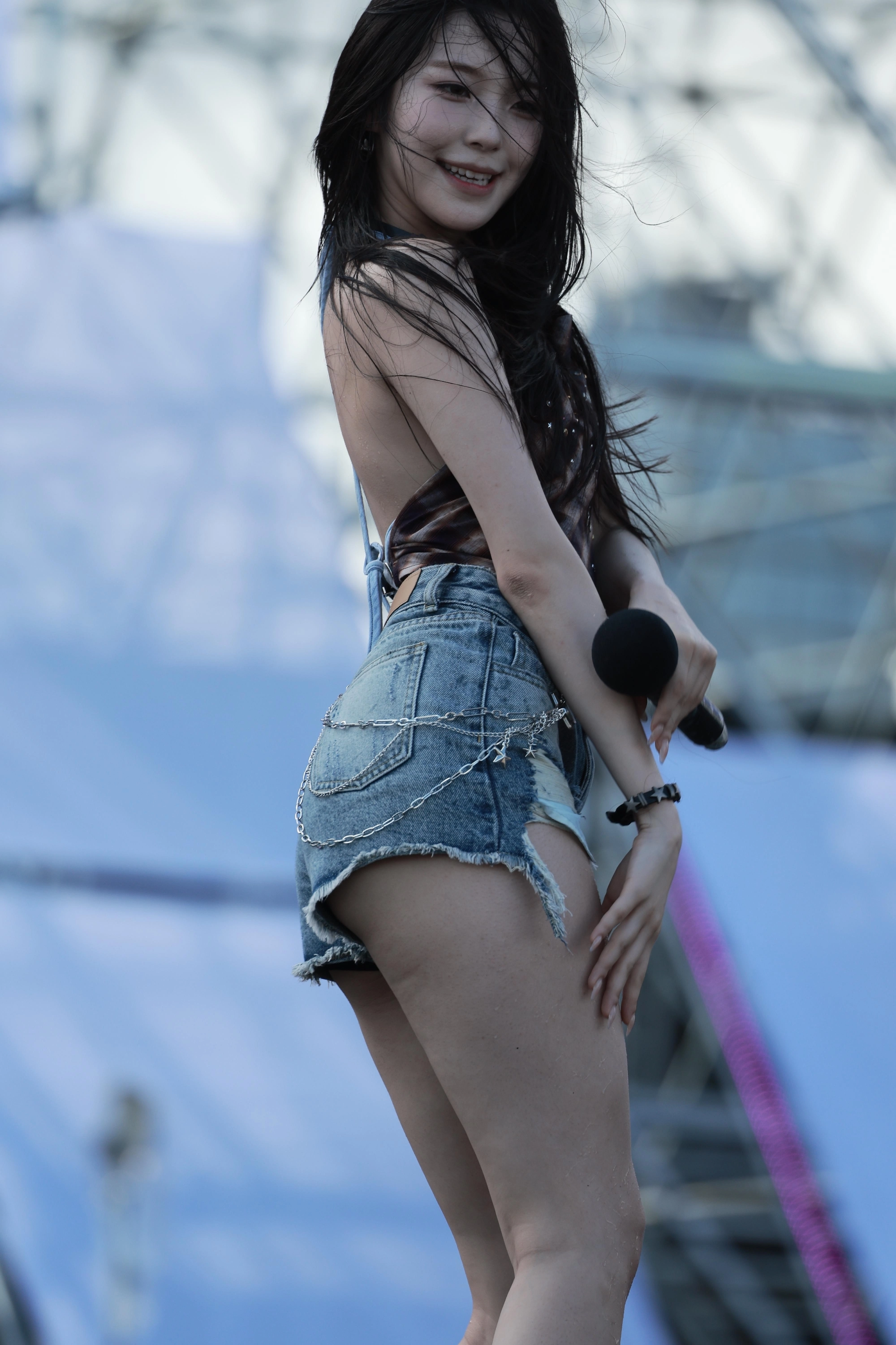 백지헌 엉밑살 매끈하게 드러난 워터밤 고화질 직찍