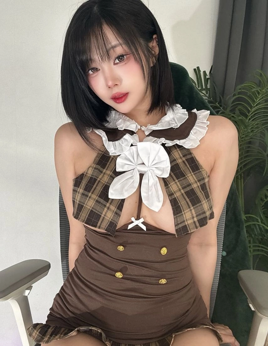 정다별이 언더붑 노브라 가슴 셀카