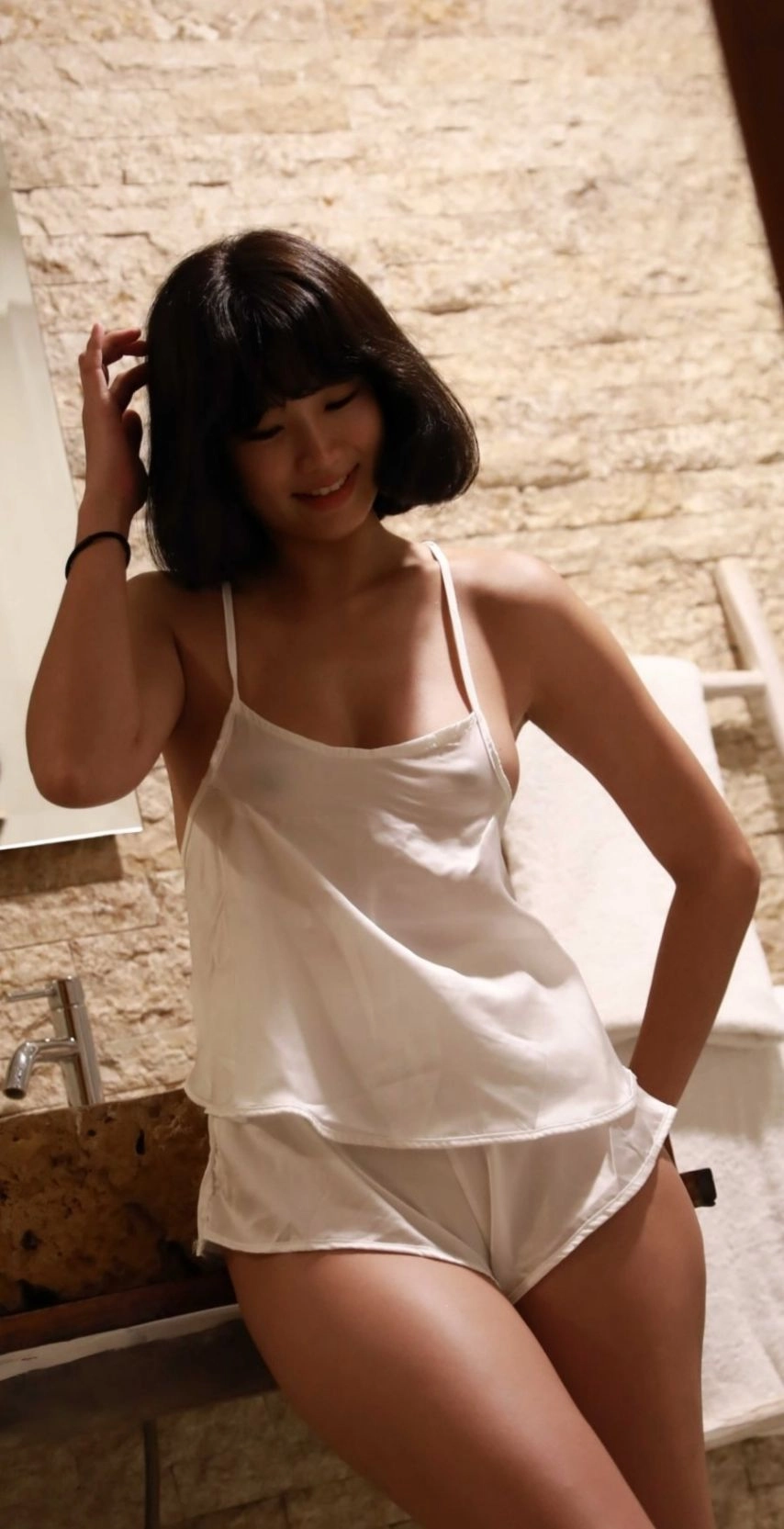 이희은 노브라 꼭지 다 보여준 시스루 흰나시