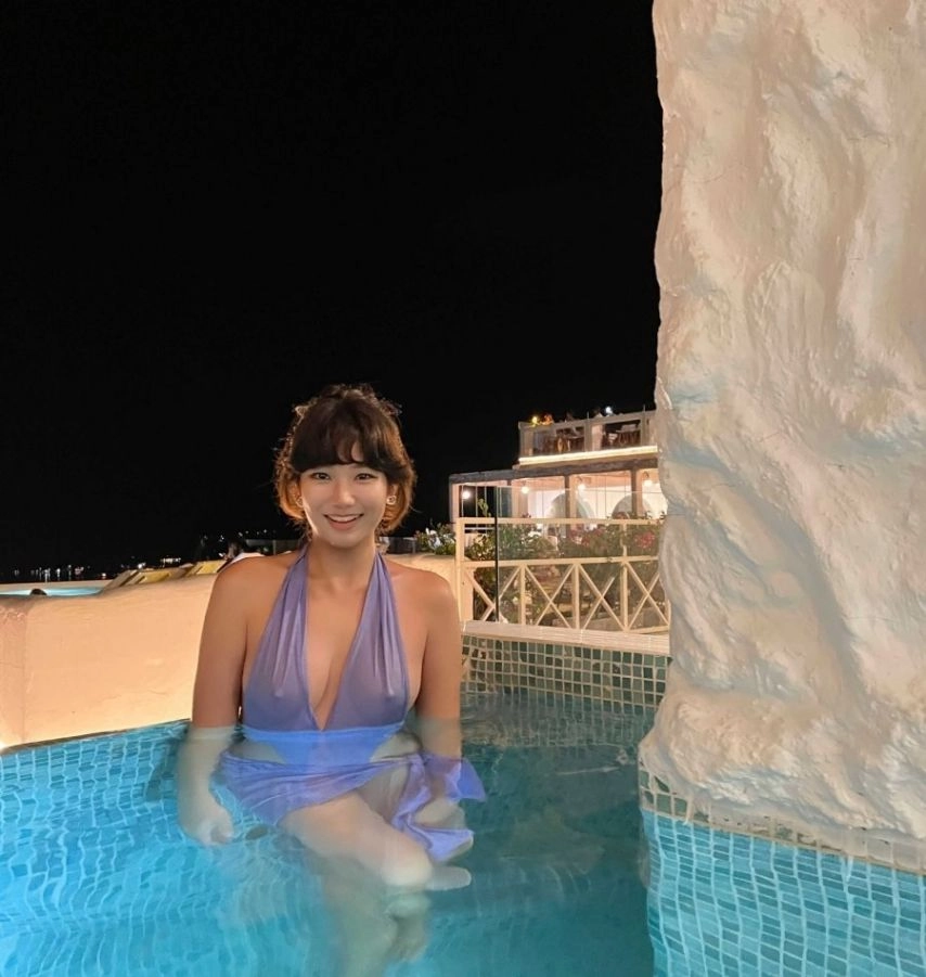 이희은 꼭지 물에 젖어 도드라진 가슴 모양