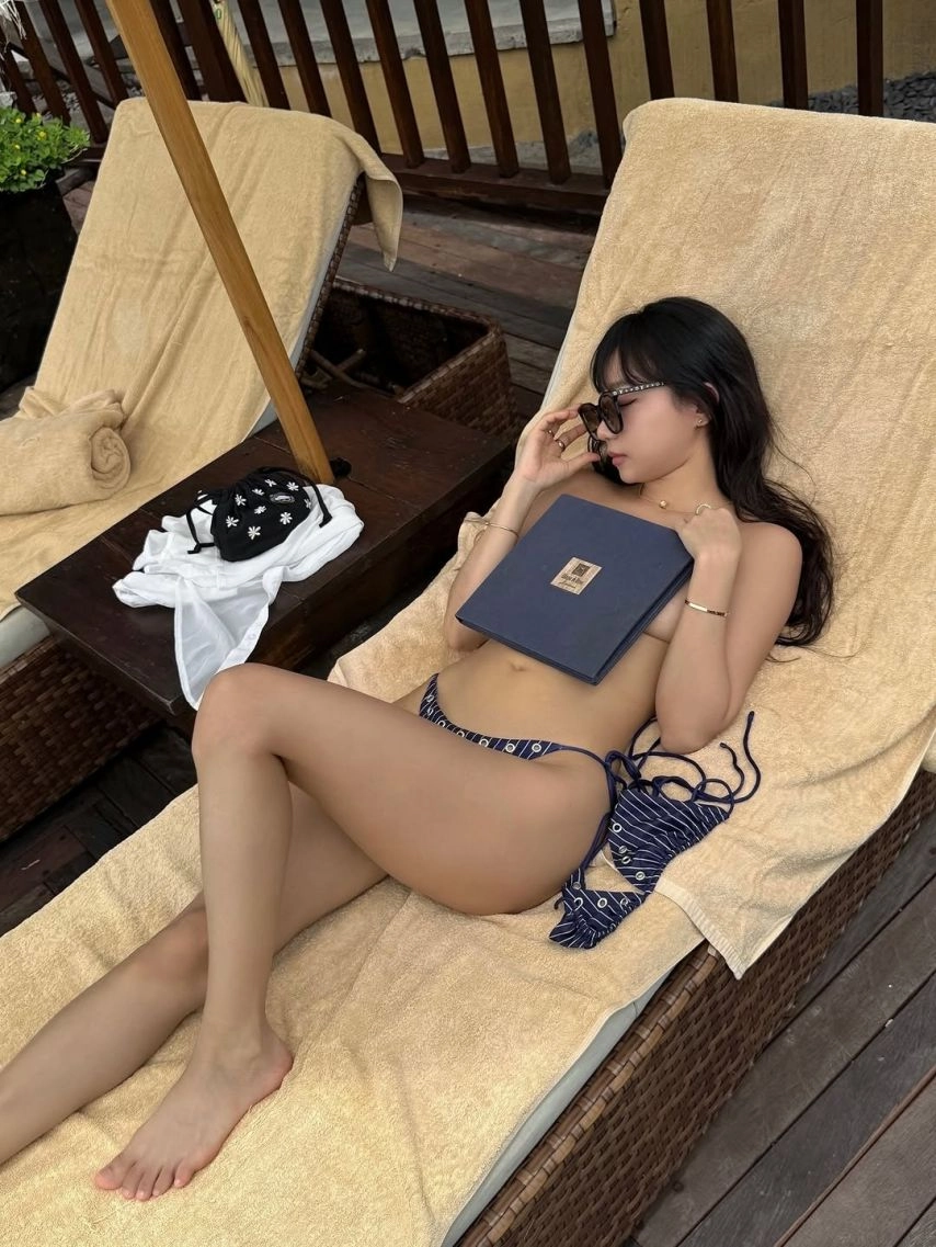 표은지 비키니 브라 벗고 베드에 누워 호캉스