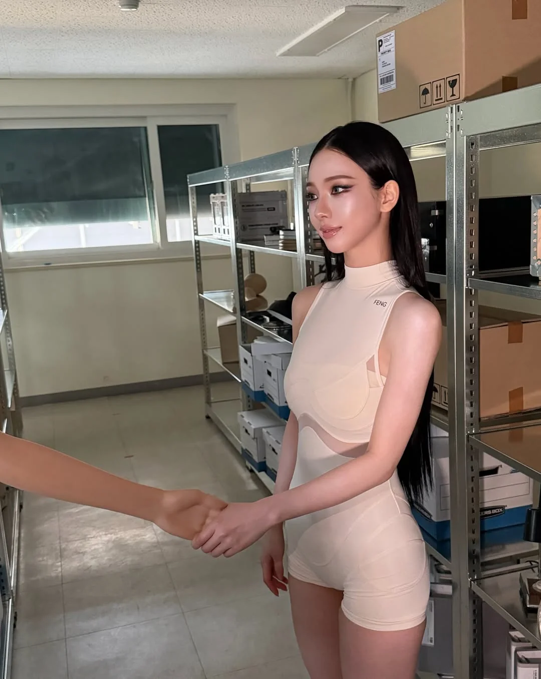 에스파 카리나 Y존 타이트한  단백질 인형같은 몸매