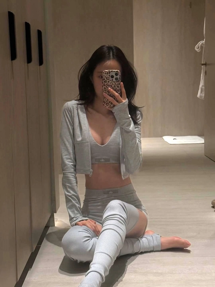 원조 레깅스 여신” 손나은