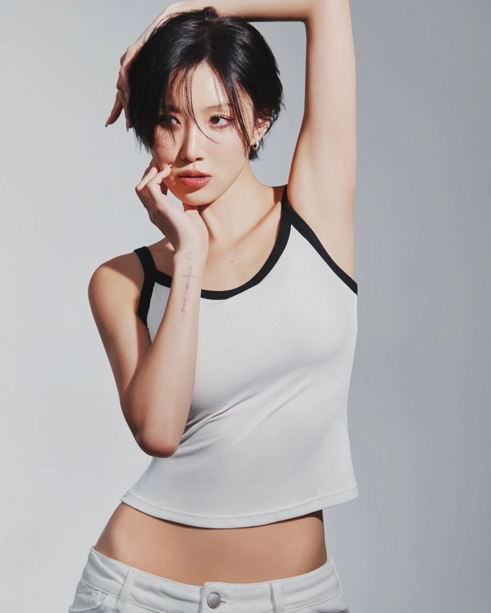화사, 시선 압도하는 ‘화이트 파격