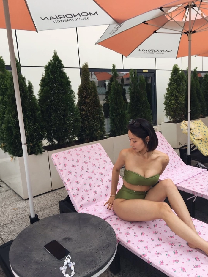 한그루, 수영장서 비키니