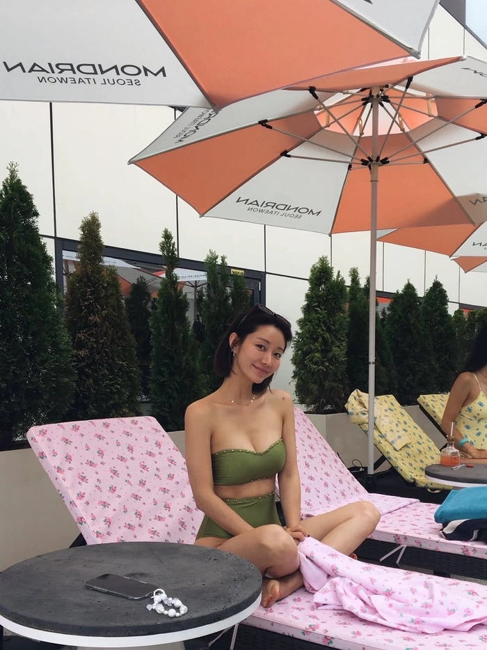 한그루, 수영장서 비키니