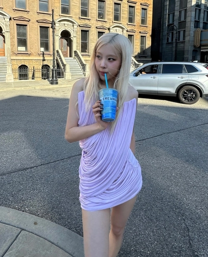 로제, 각선미 뽐내는 ‘하의 실종’ 패션