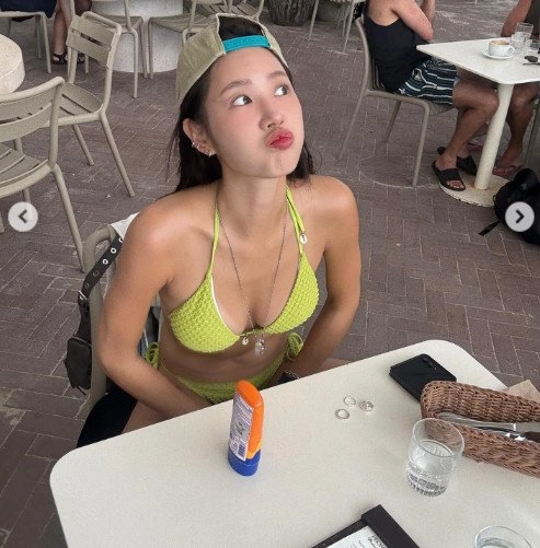 소유, 해외 휴양지서 뽐낸 과감 비키니
