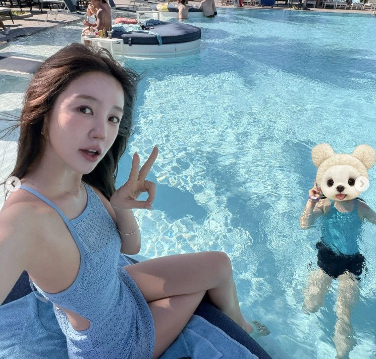 윤은혜, 각선미 돋보이는 수영복