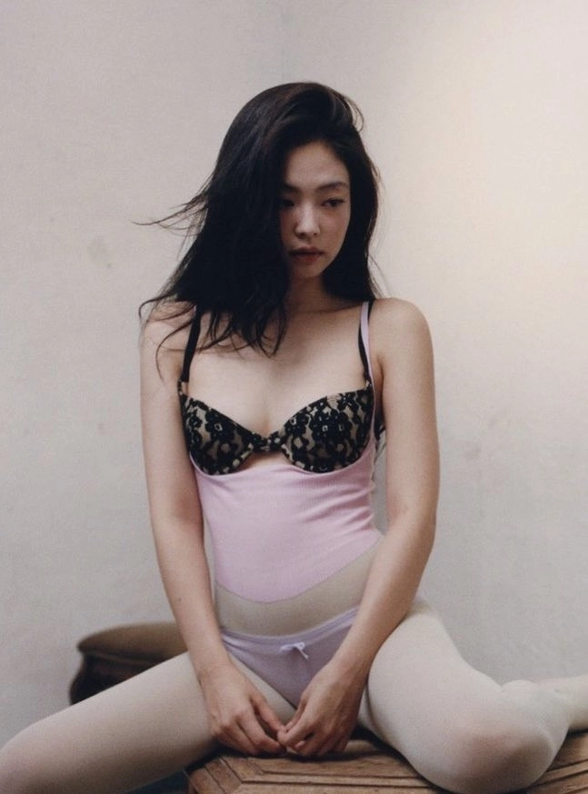 제니, ‘핑크 란제리룩