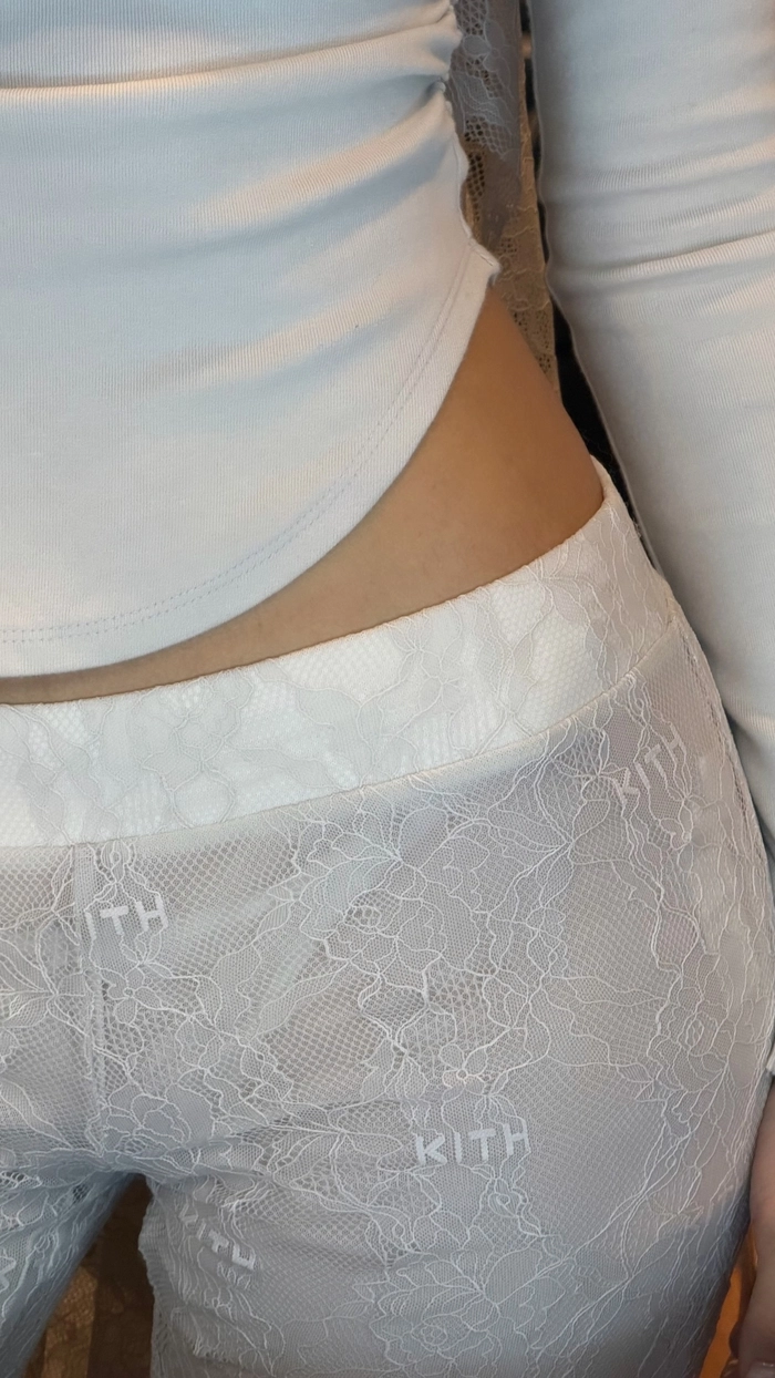 리사, 파격적인 전신 시스루 패션