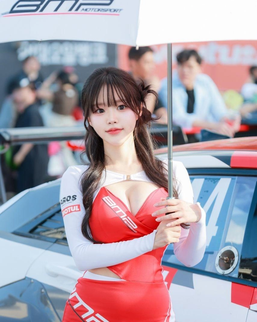 모델 홍지은