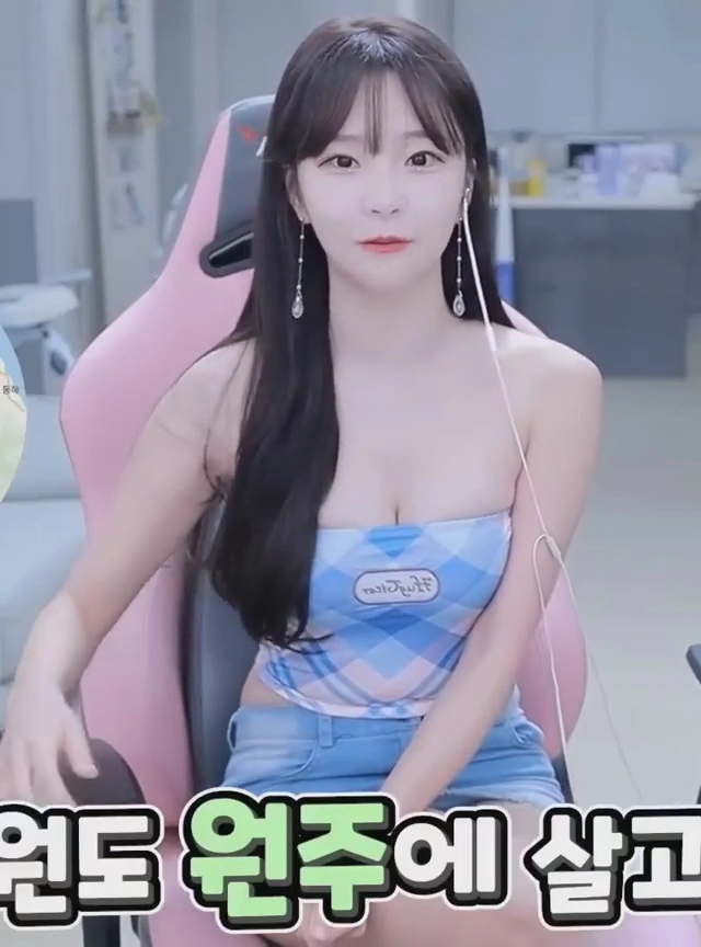 박민정 오프숄더 가슴골