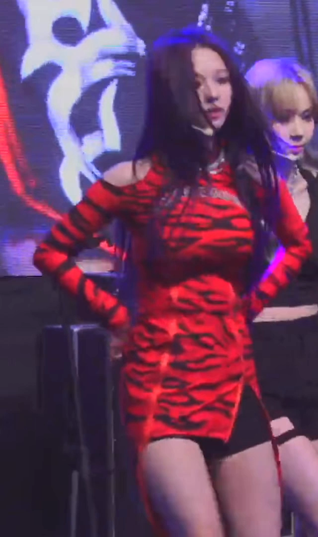 카리나 호피무늬 역대급 출렁출렁 레전드