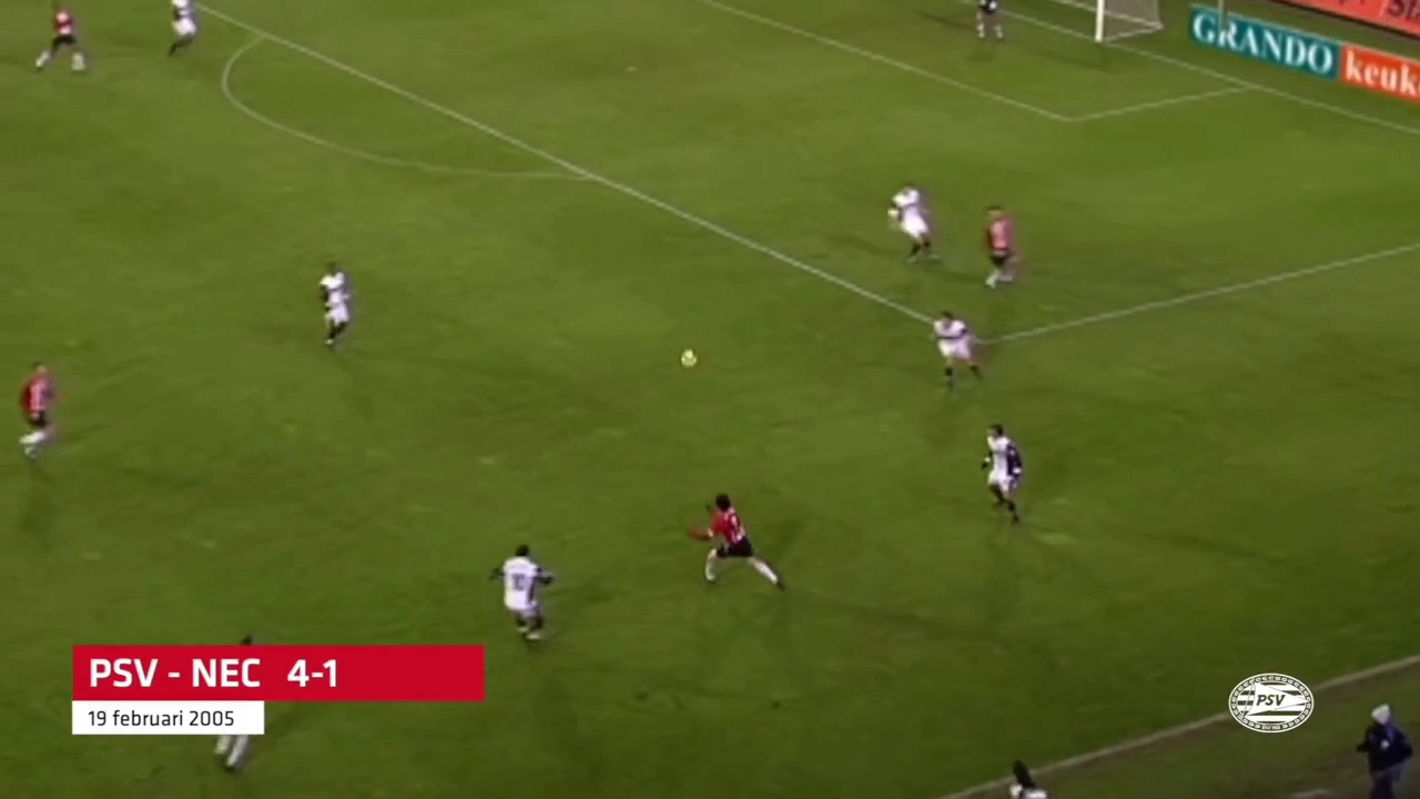 박지성의 모든 장점을 한장면에 보여준 짤.gif