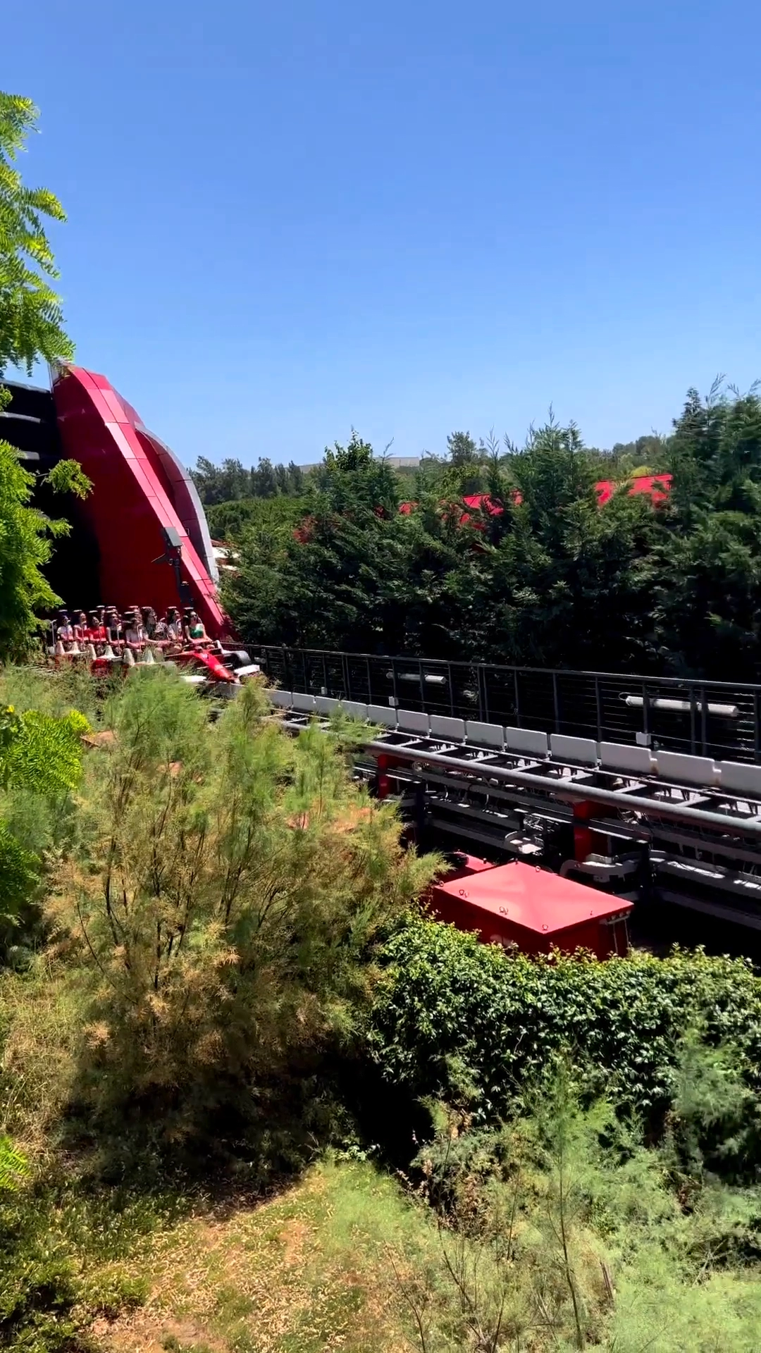 페라리에서 만든 놀이기구 ㄷㄷ