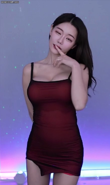 야한 몸매가 잘드러나는 원피스 입고 리액션 하는 빛베리