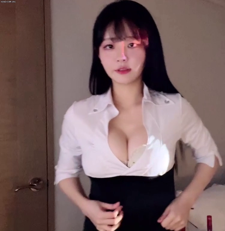 ㄲㅈ 보일것같은 쵸단 단추풀기