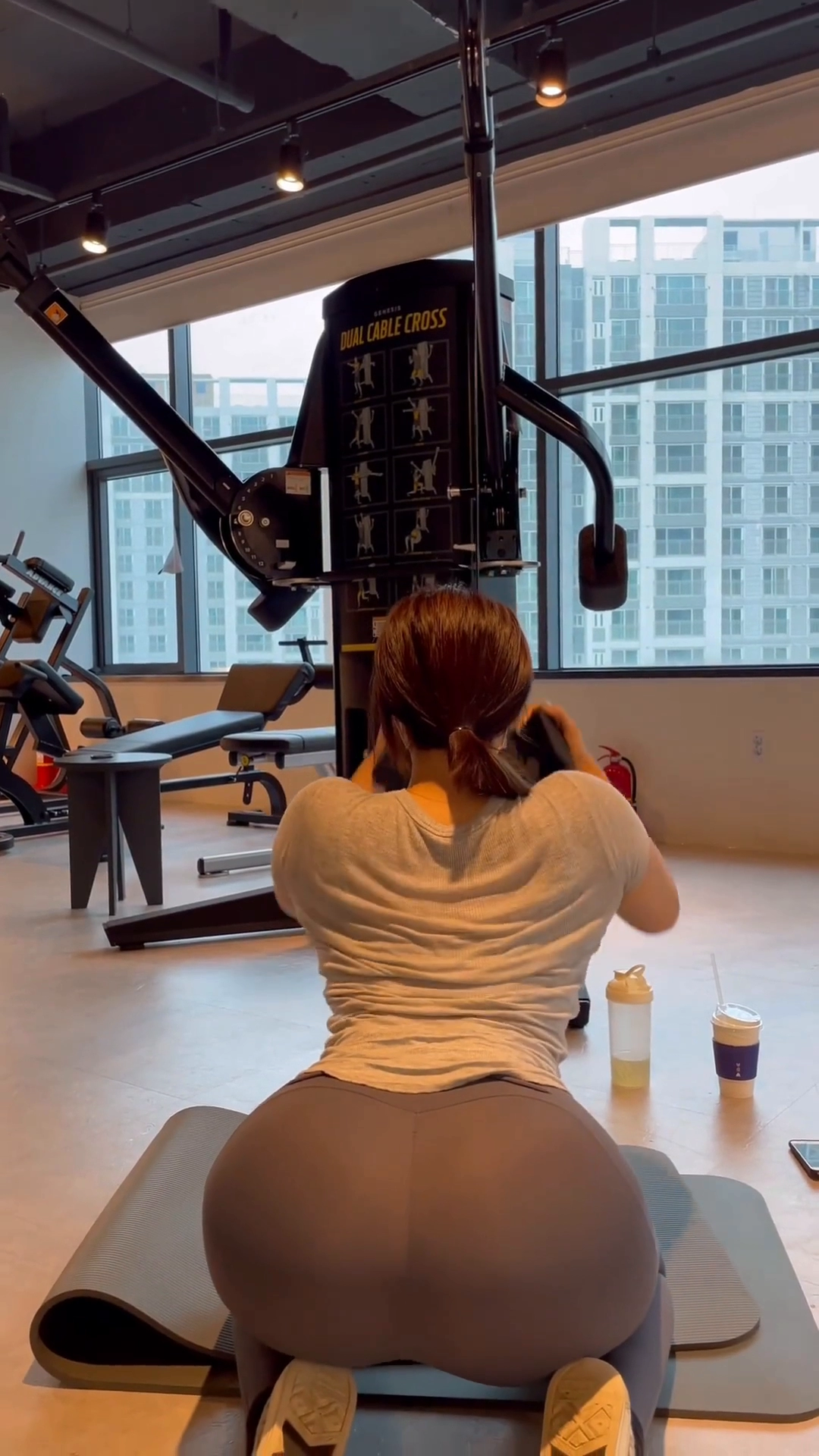 뒤치기 마려운 레깅스녀 뒤태